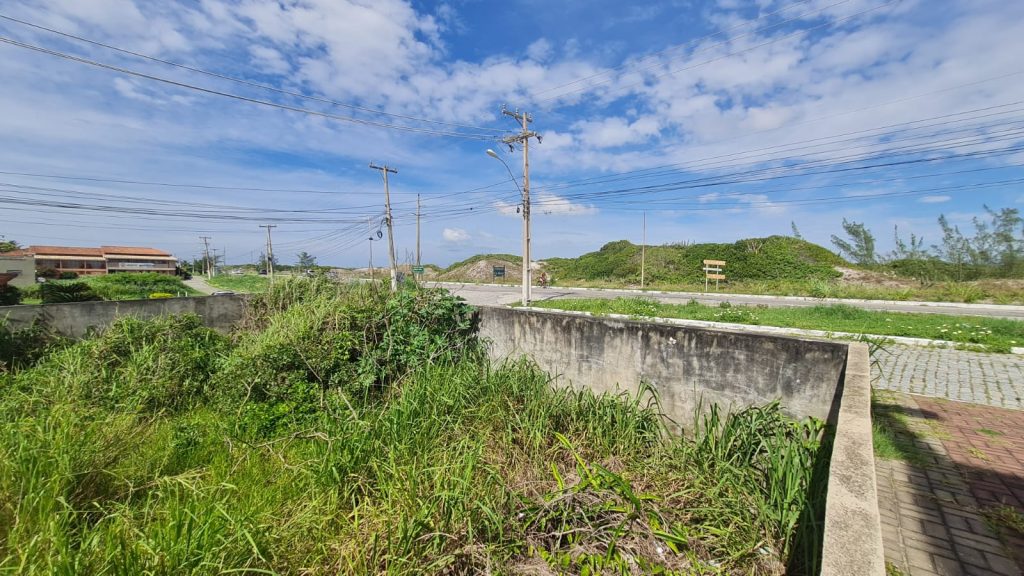 CABO FRIO FOGUETE TERRENO 442M2.