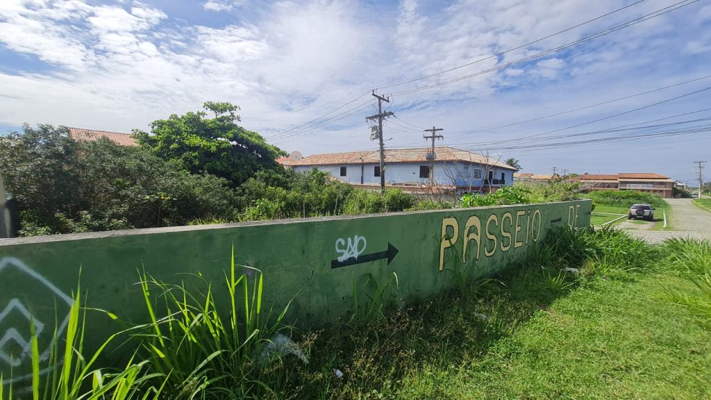 CABO FRIO FOGUETE TERRENO 442M2.