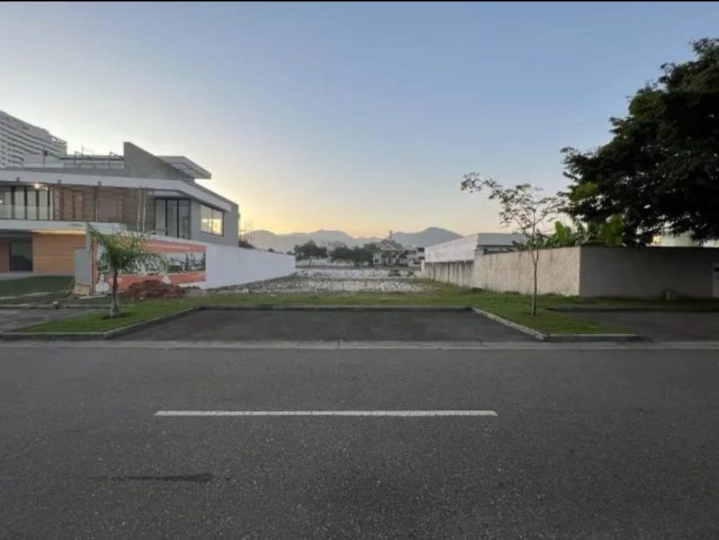 Barra da Tijuca, Condomínio Villaggio 1001m2!